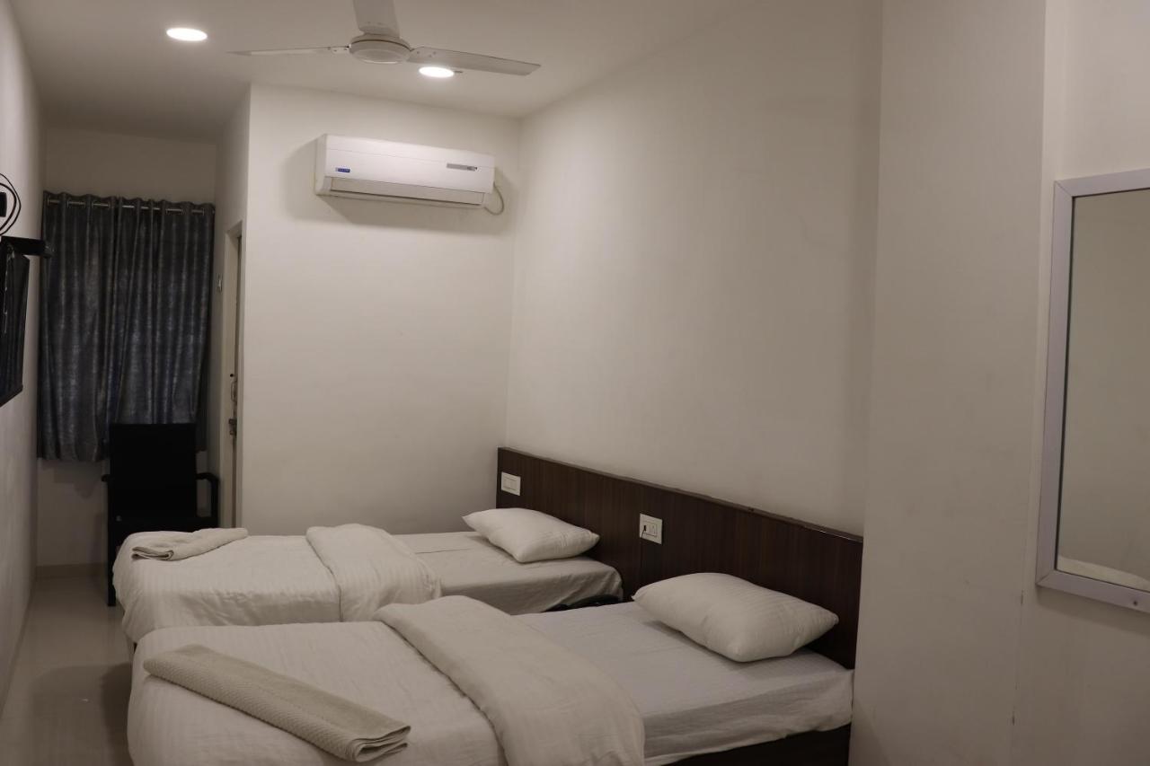 Hotel New Samrat ออรังกาบัด ภายนอก รูปภาพ