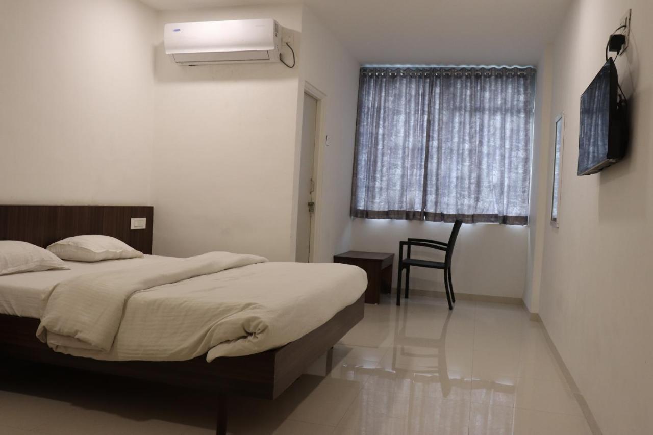 Hotel New Samrat ออรังกาบัด ภายนอก รูปภาพ