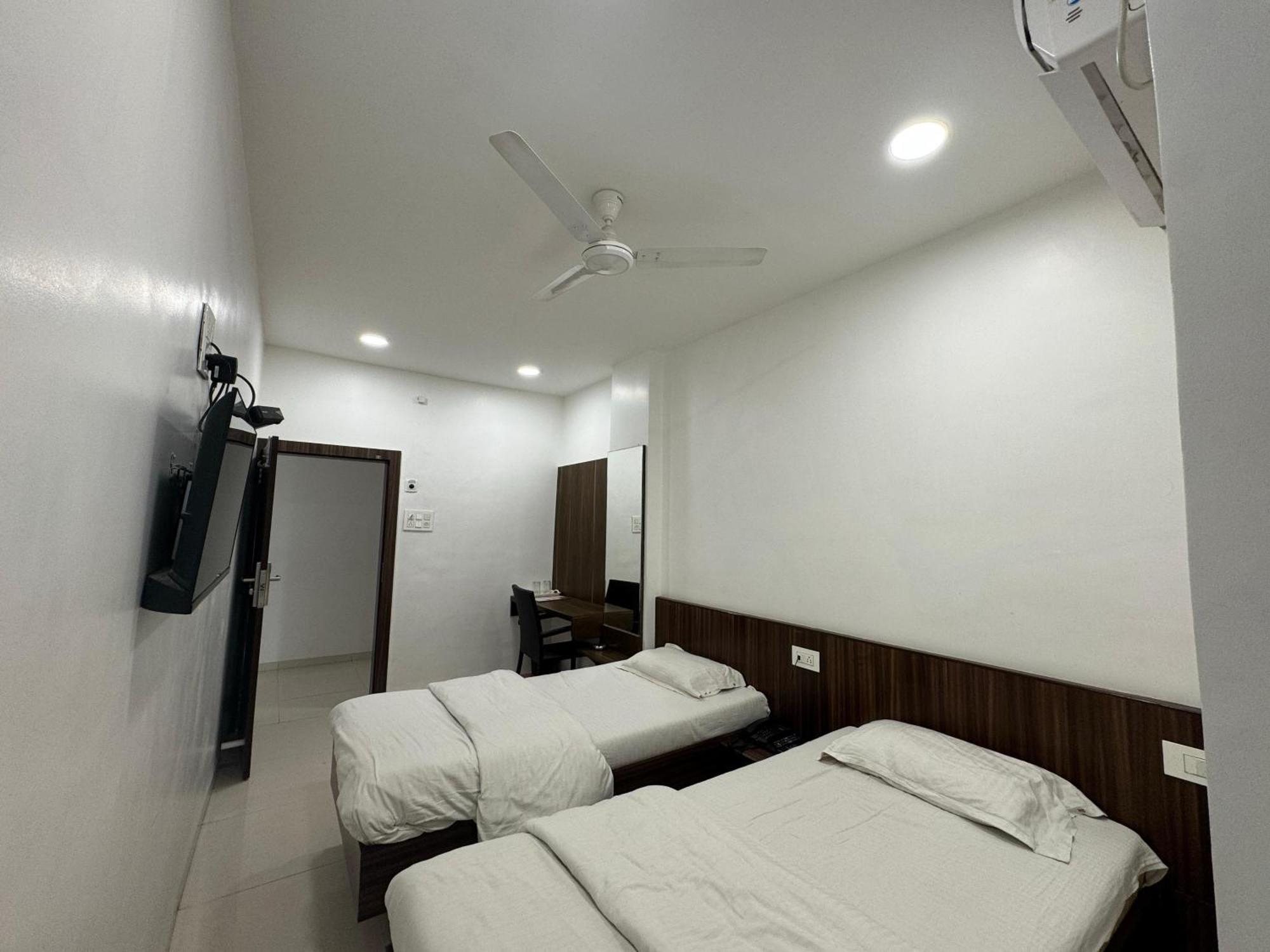 Hotel New Samrat ออรังกาบัด ภายนอก รูปภาพ