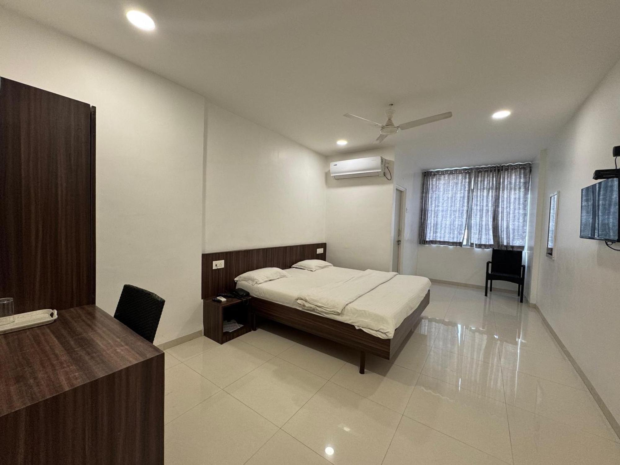 Hotel New Samrat ออรังกาบัด ภายนอก รูปภาพ