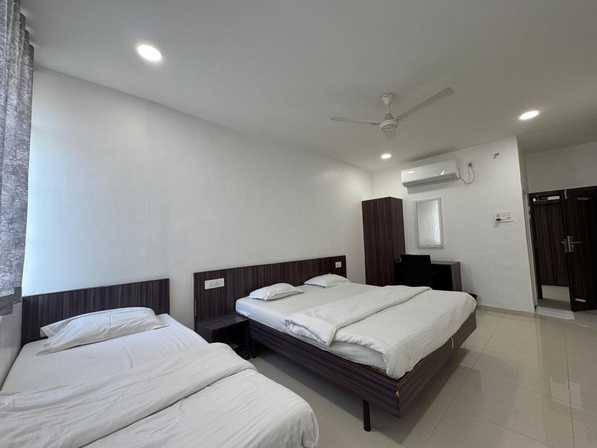 Hotel New Samrat ออรังกาบัด ภายนอก รูปภาพ