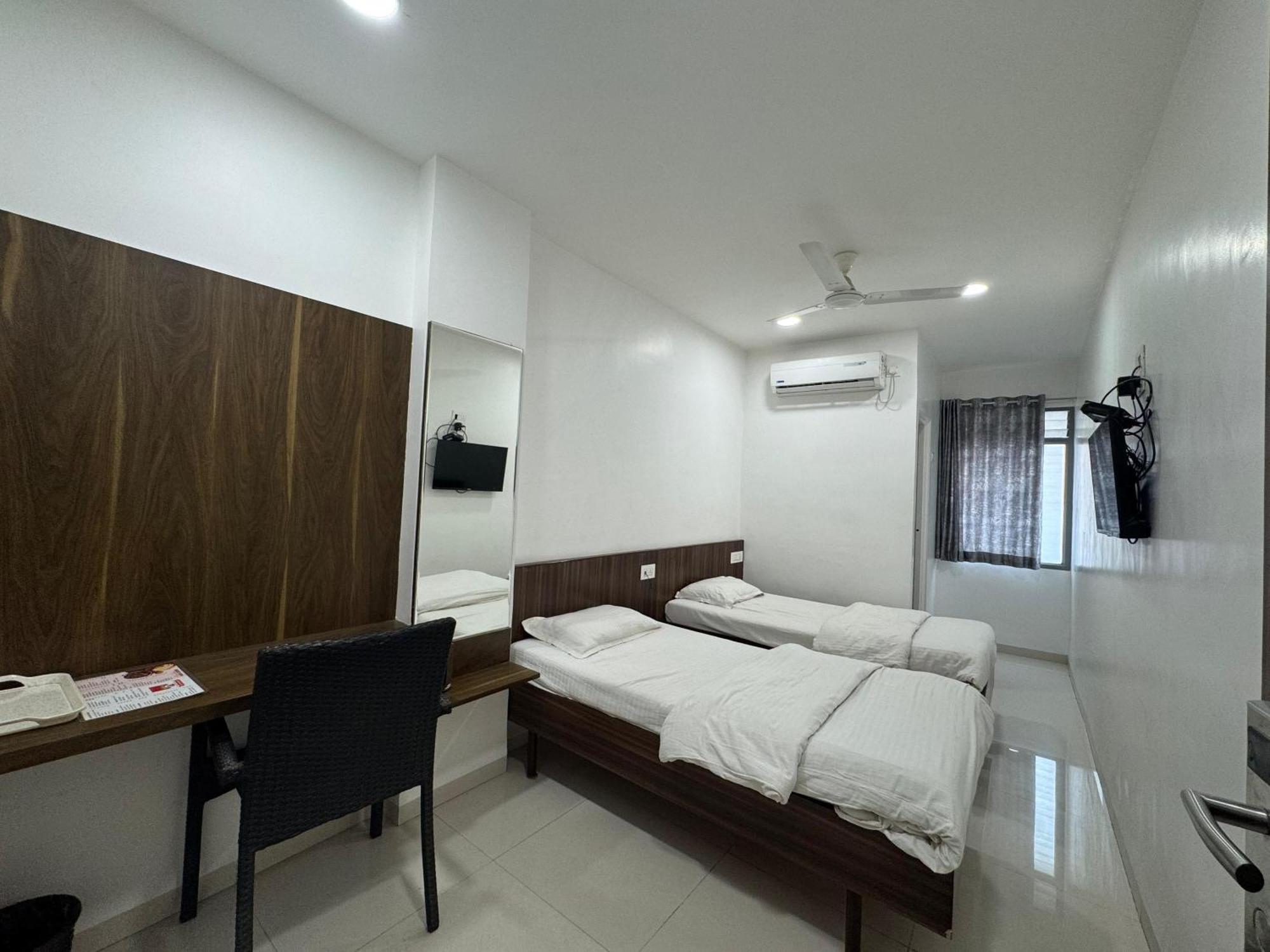Hotel New Samrat ออรังกาบัด ภายนอก รูปภาพ