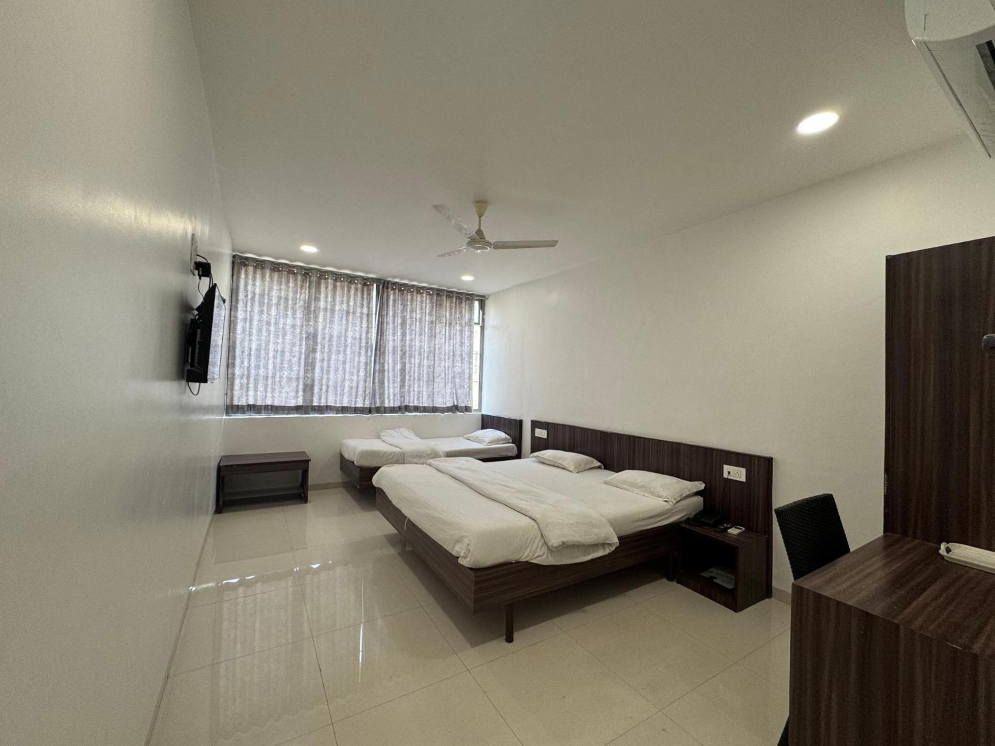 Hotel New Samrat ออรังกาบัด ภายนอก รูปภาพ